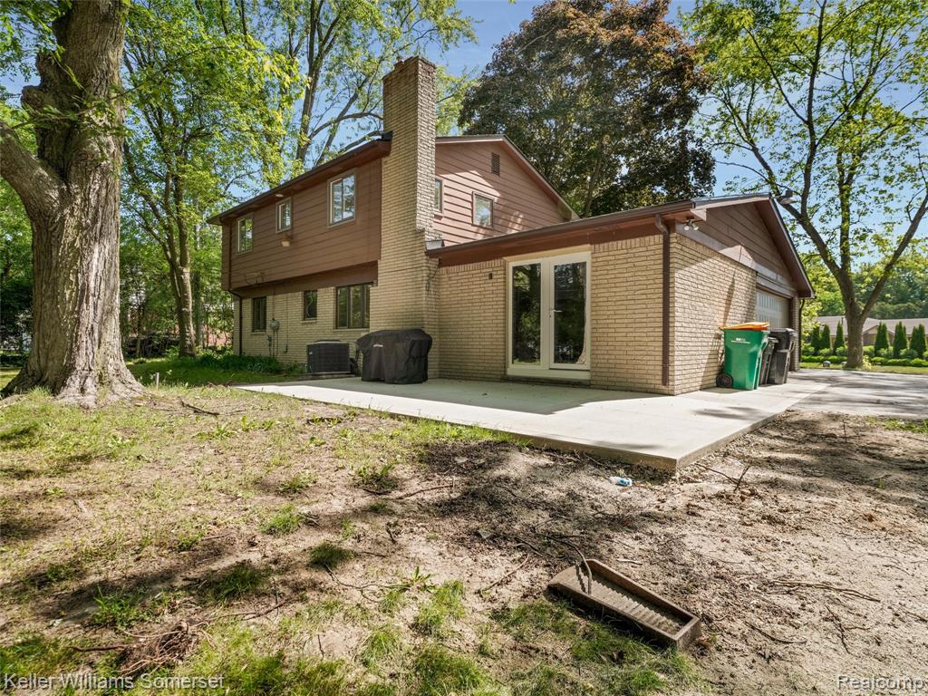 29523 Ravenscroft Street, Farmington, MI 48331 — Photo 25