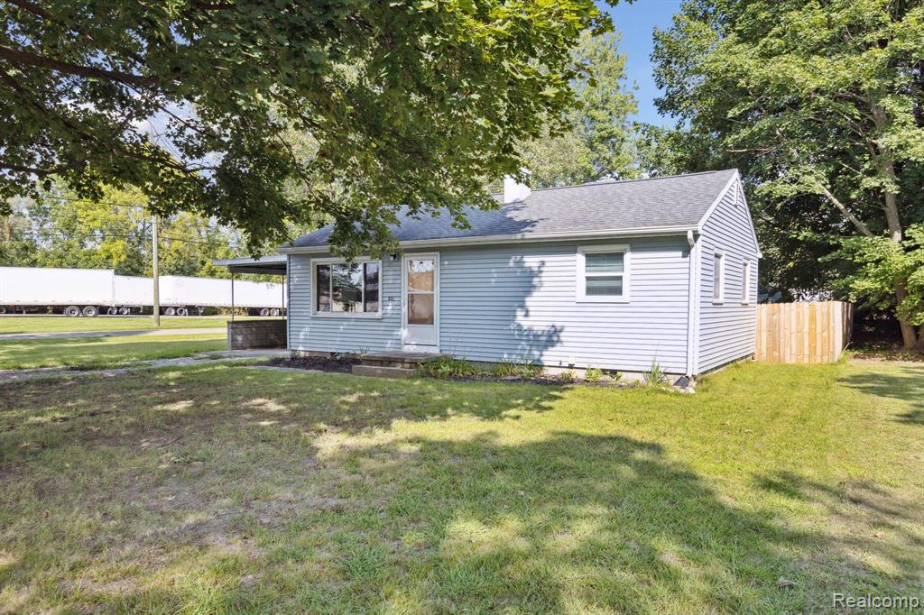 801 JACKSON Street, Eaton Rapids, MI 48827 — Photo 2