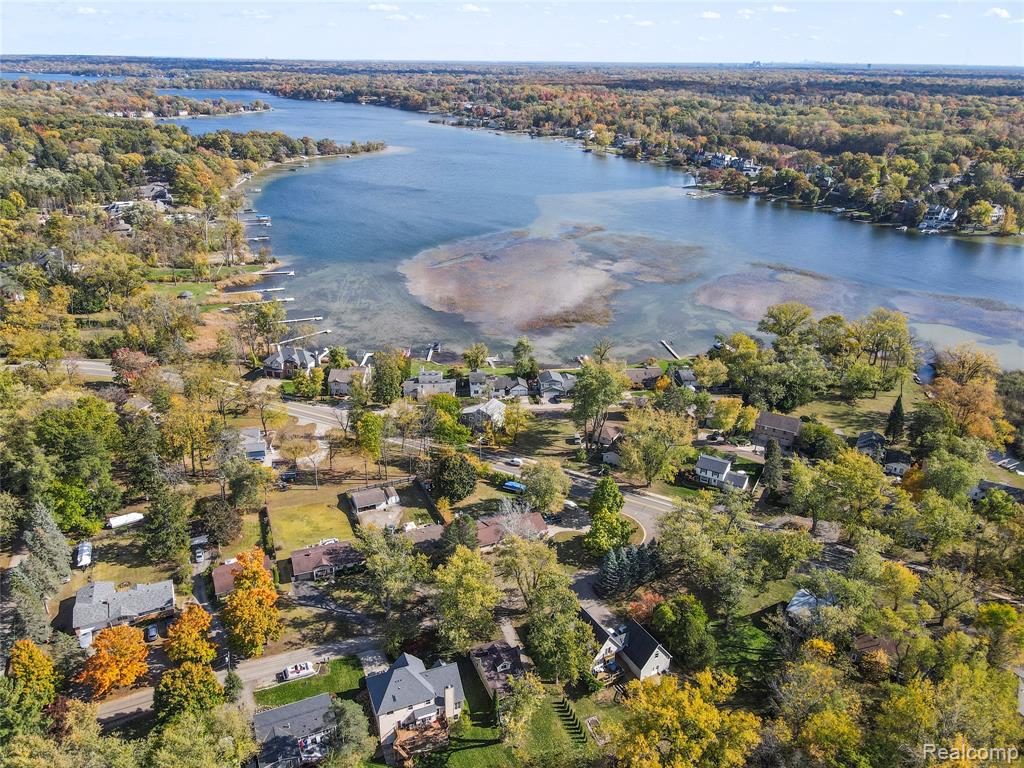 6675 Langtoft Street, West Bloomfield, MI 48324 — Photo 20
