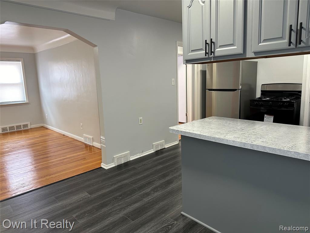 8243 Riverview Street, Dearborn Heights, MI 48127 — Photo 5