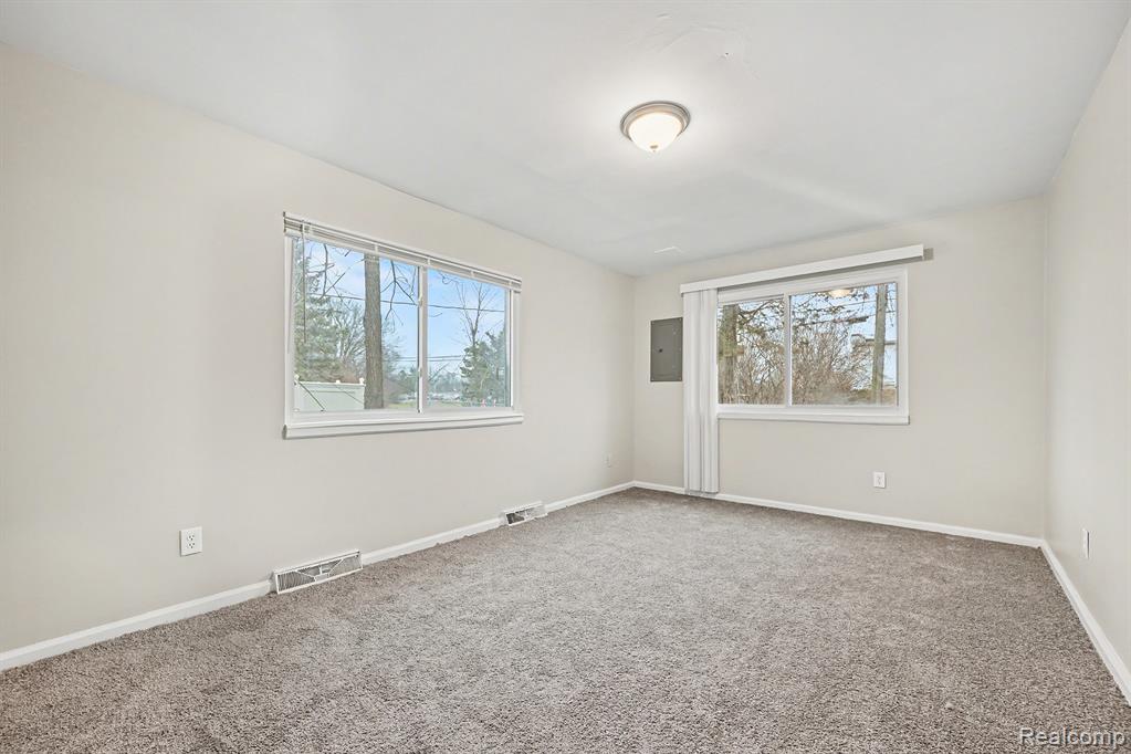 22570 Tulane Avenue, Farmington, MI 48336 — Photo 16