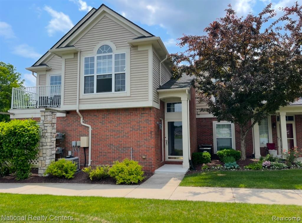 28209 Oakmonte Circle E, New Hudson, MI 48165 — front exterior
