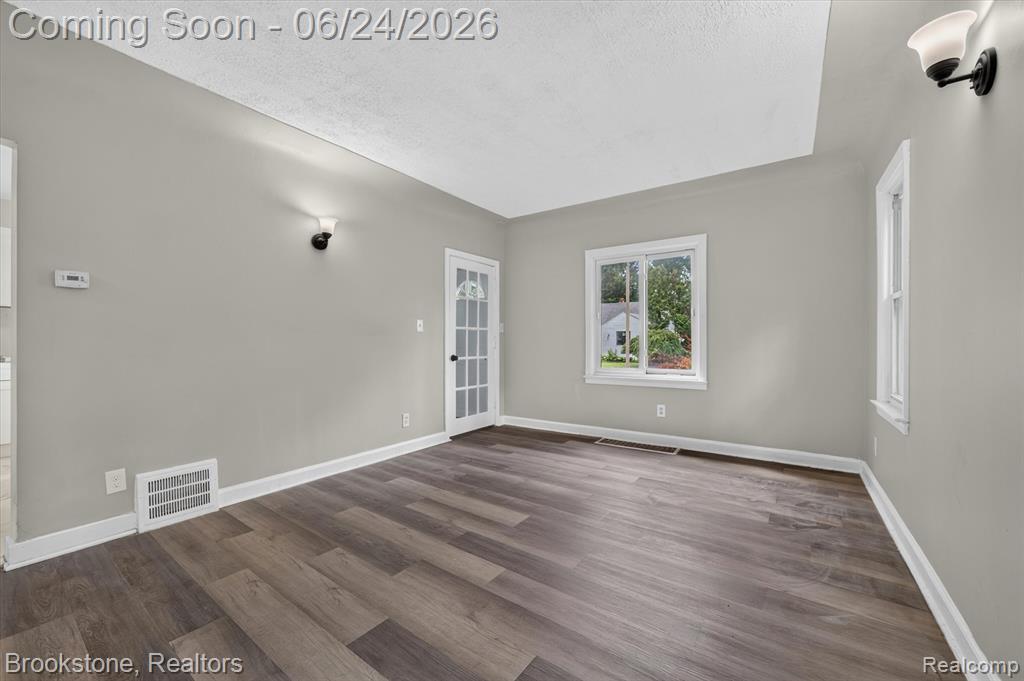 7203 Orchard Avenue, Warren, MI 48091 — Photo 9