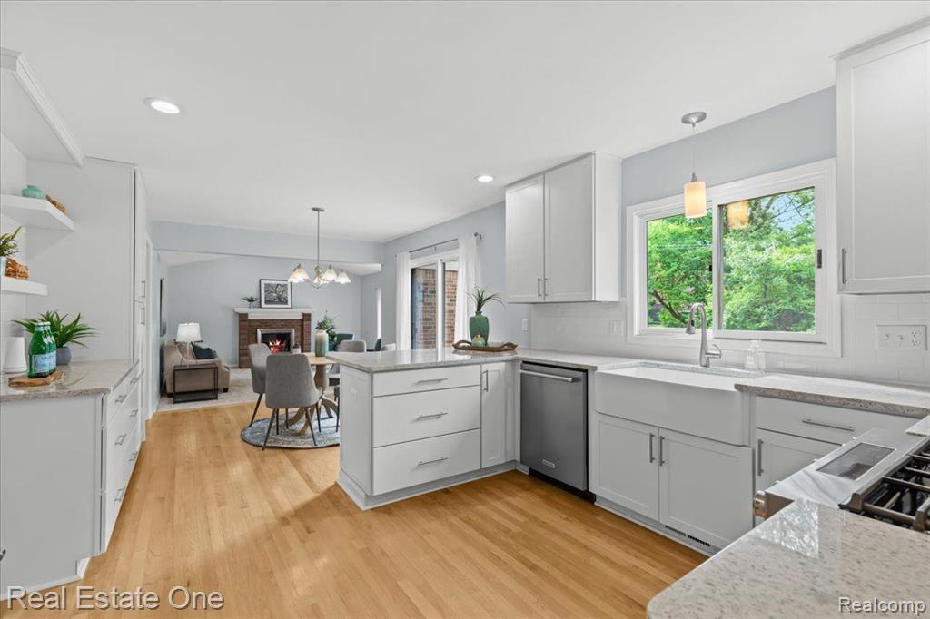 585 Dorchester Way, Milford, MI 48381 — Photo 14