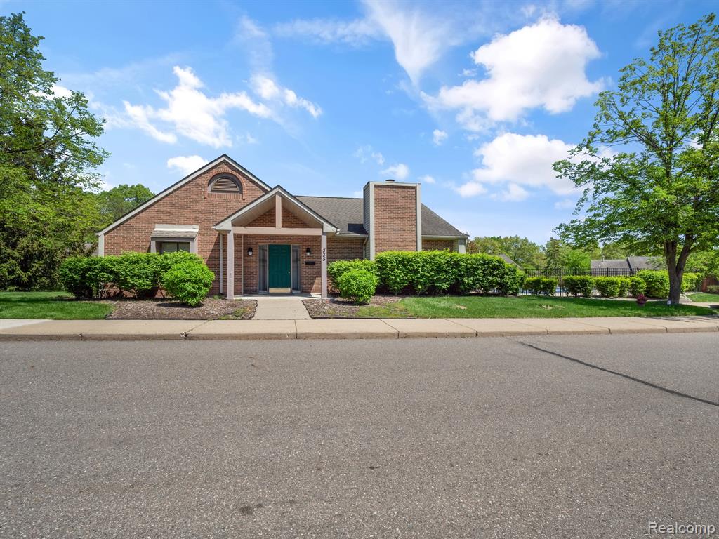 300 SPRING BROOKE Drive, 300, Brighton, MI 48116 — Photo 26