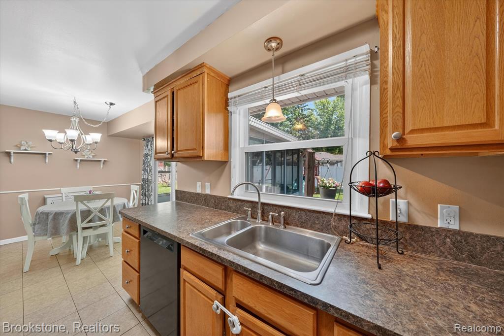 23784 Linne Street, Clinton Twp, MI 48035 — Photo 15