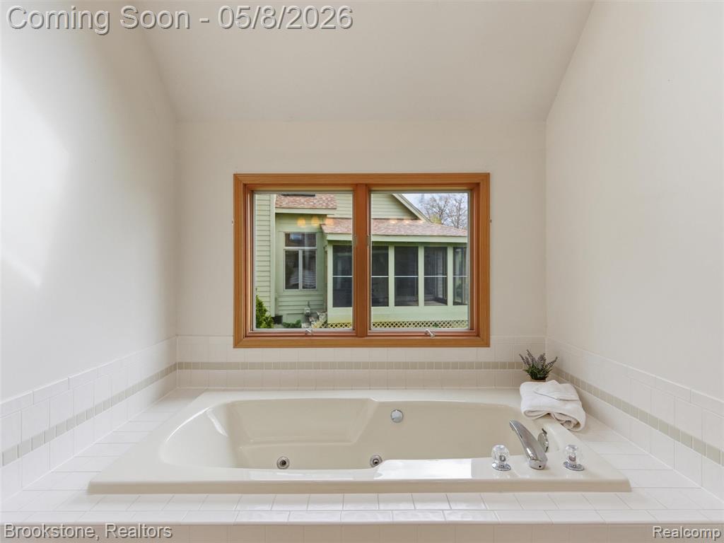 6512 White Lake Road, Clarkston, MI — Photo 32