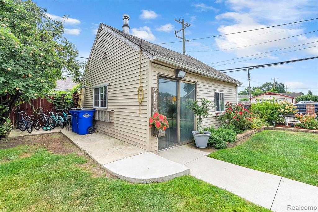 8200 Hartwell Street, Detroit, MI 48228 — Photo 24