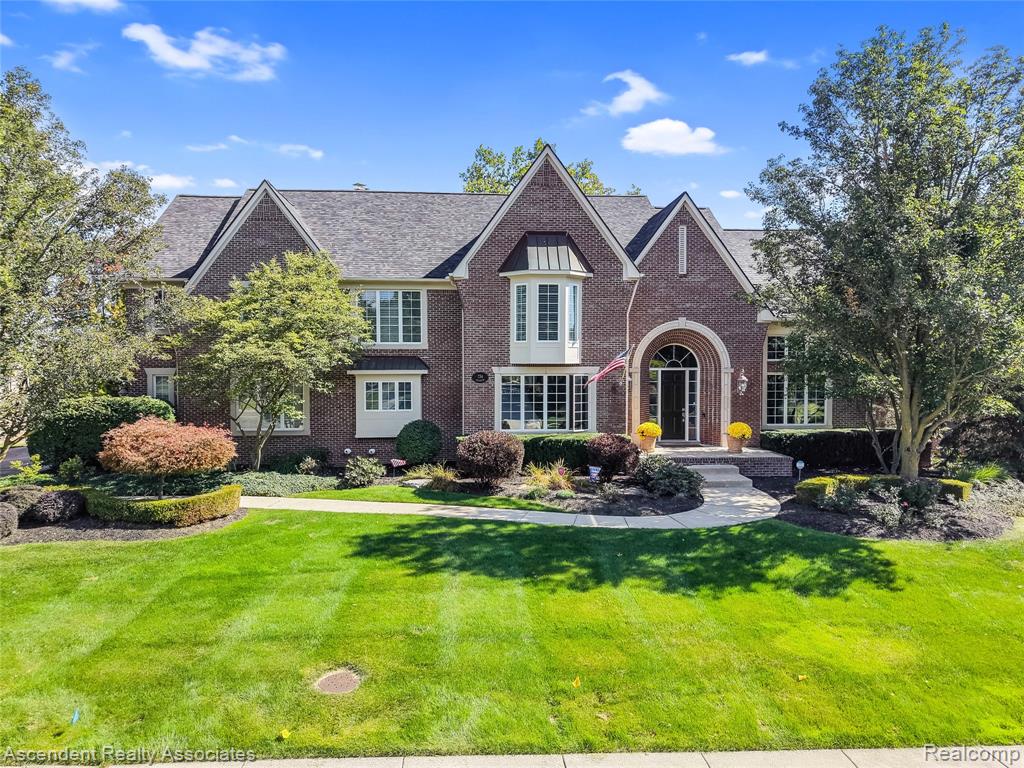 734 Wellington Circle, Rochester Hills, MI 48309