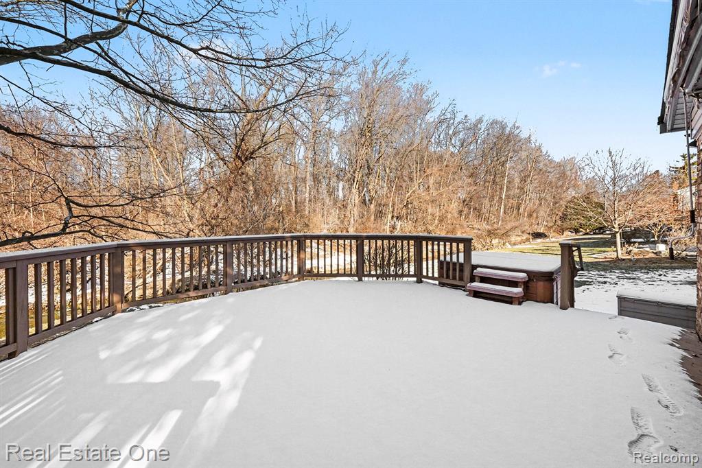 6605 Emerald Lake Drive, Troy, MI 48085 — Photo 16