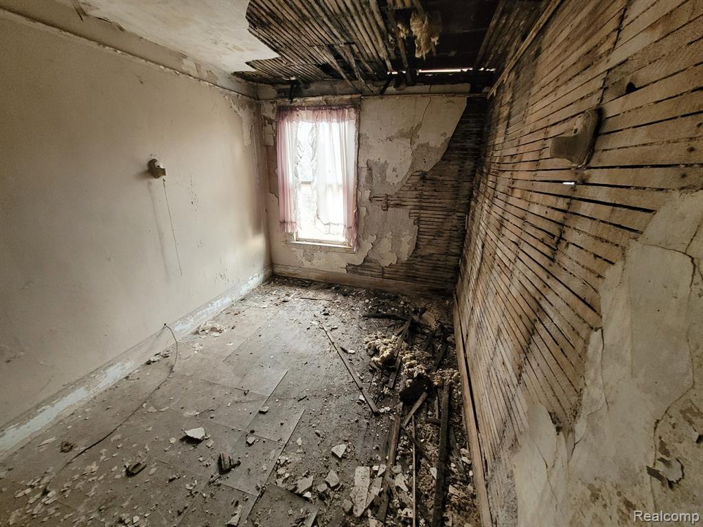 1483 MONTCLAIR Street, Detroit, MI 48214 — Photo 19