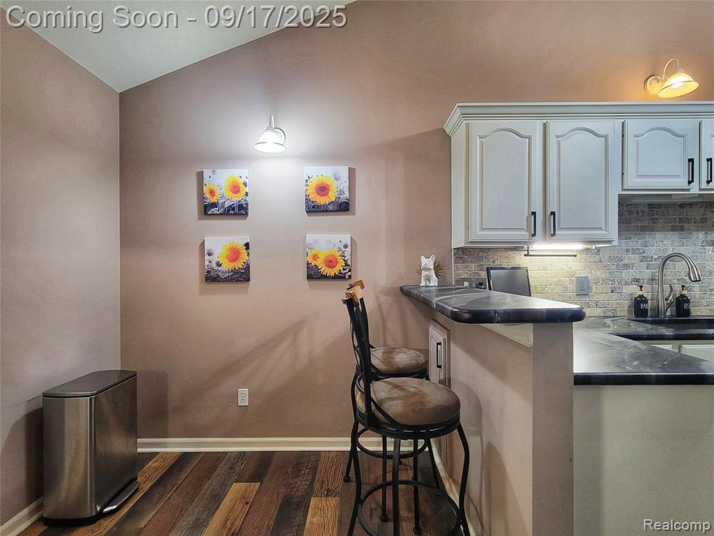 5566 Elmhurst Drive, Trenton, MI 48183 — Photo 7