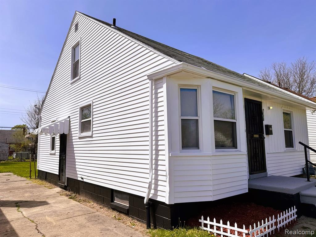 7619 ASHTON Avenue, Detroit, MI 48228 — Photo 4