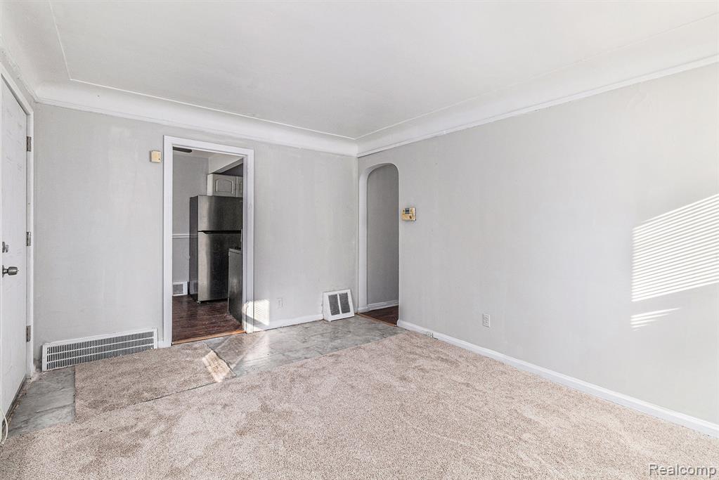 9336 SUSSEX St Street, Detroit, MI 48228 — Photo 6