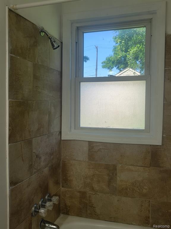 7027 Chalmers Avenue, Warren, MI 48091 — Photo 12