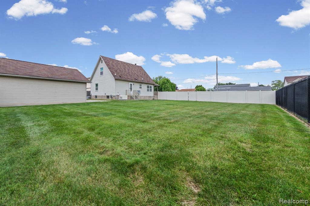 941 Pine Street, Wyandotte, MI 48192 — Photo 34
