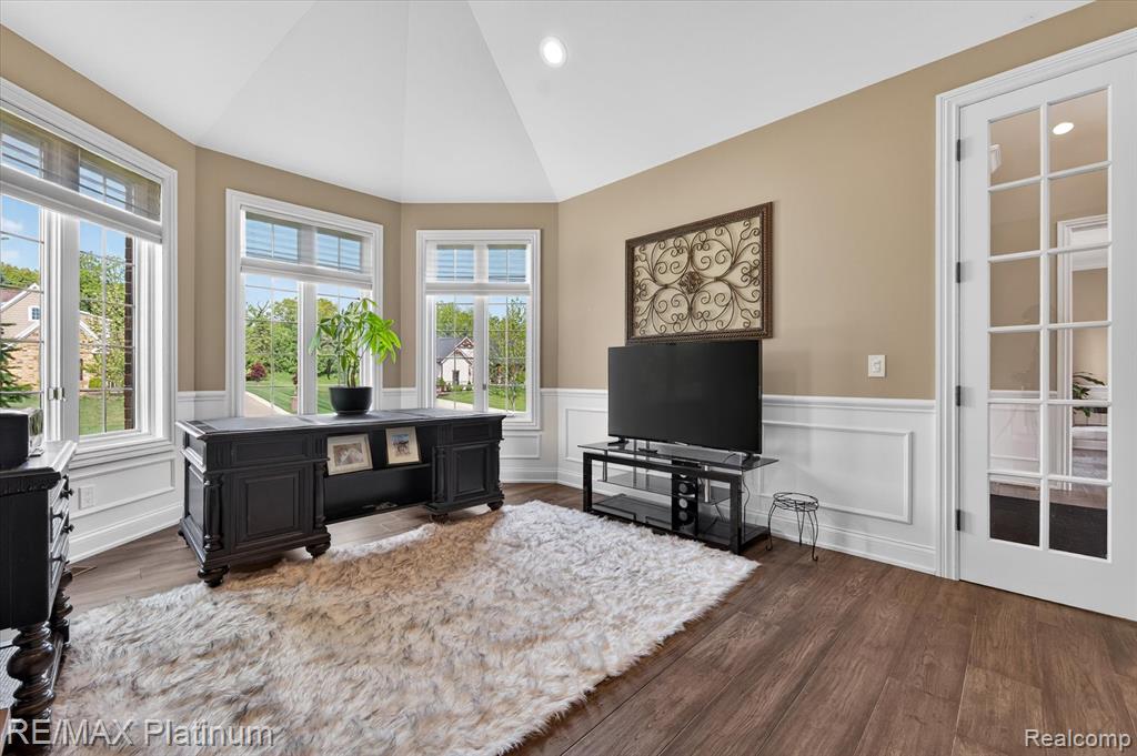 10653 Stoney Point Drive, South Lyon, MI 48178 — Photo 8