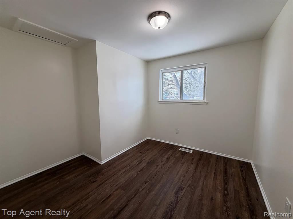 40903 Flagstaff Drive, Sterling Heights, MI 48313 — Photo 17
