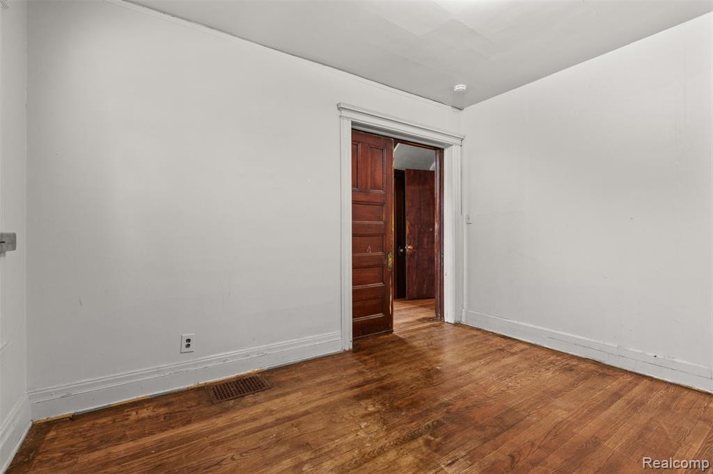 1649 HURLBUT Street, Detroit, MI 48214 — Photo 7