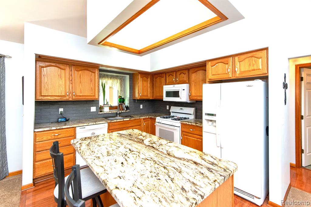 906 VILLAGE Drive, Davison, MI 48423 — Photo 15