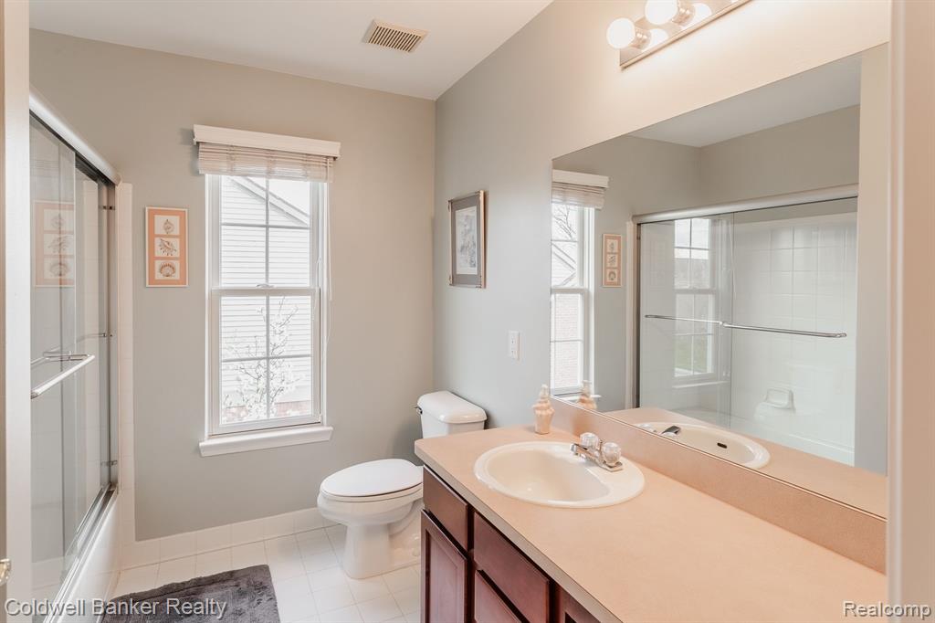 26270 VALHALLA Drive, Farmington Hills, MI 48331 — Photo 25