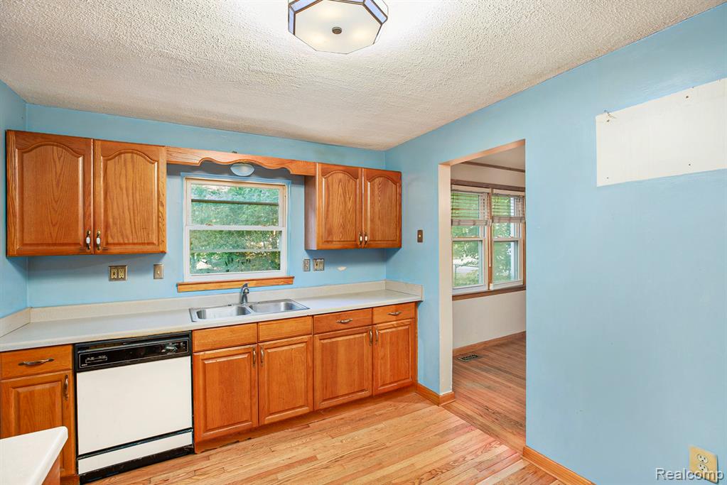 8123 Janis Street, Shelby Twp, MI 48317 — Photo 11