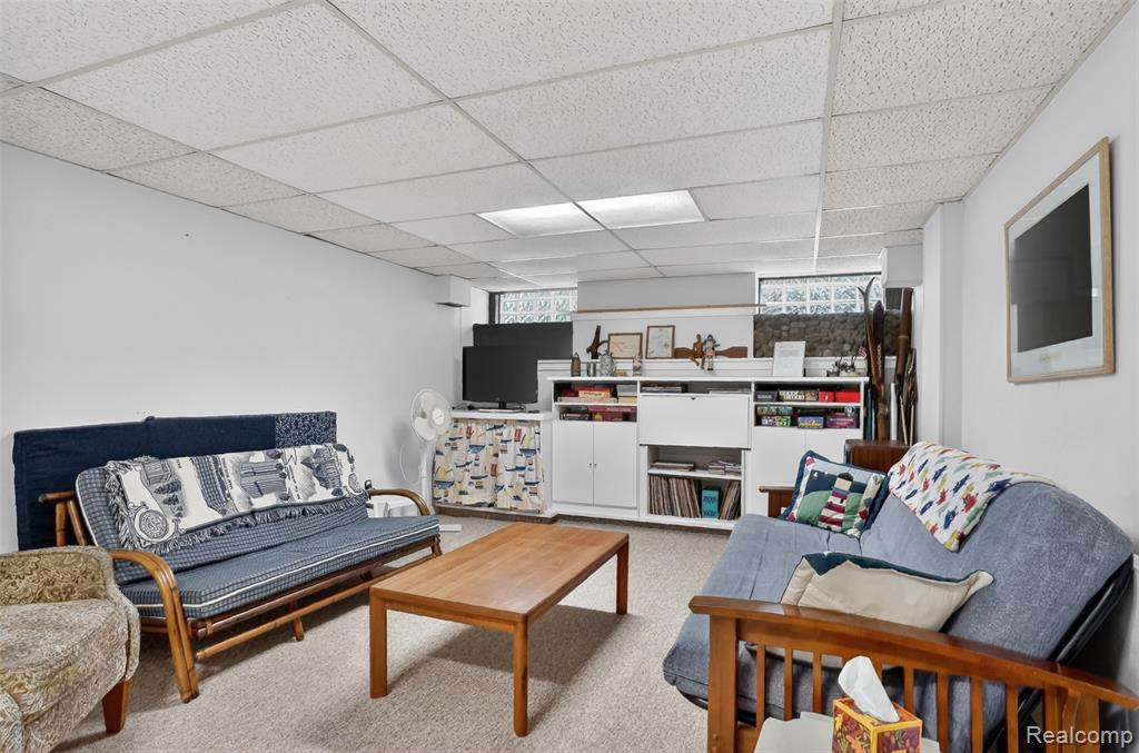 3961 Lakewood Drive, Waterford, MI 48329 — Photo 24