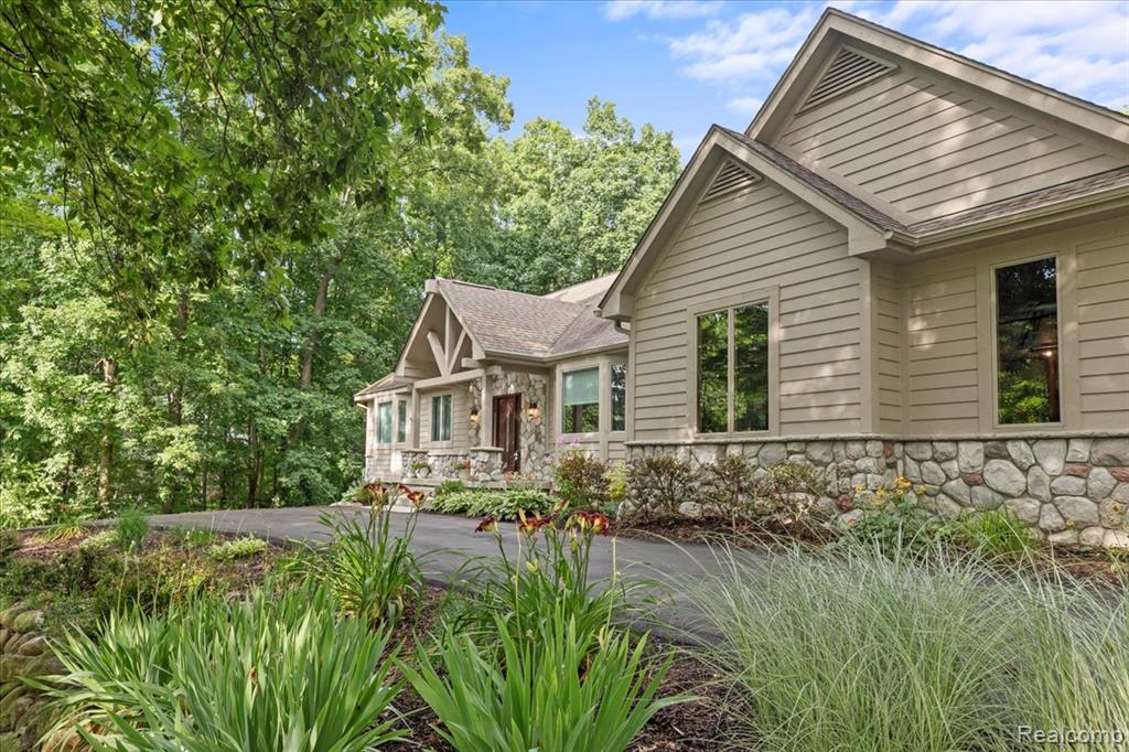 15301 Oak Hollow Drive, Holly, MI 48442 — Photo 5