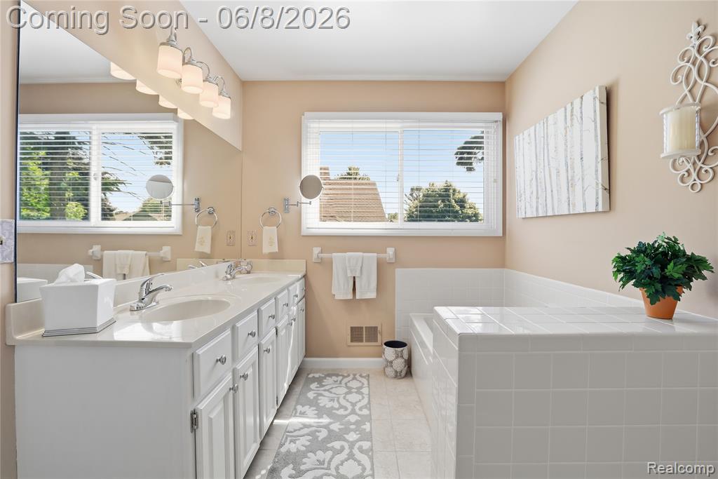 6153 Pine Creek Court, Grand Blanc, MI 48439 — Photo 26