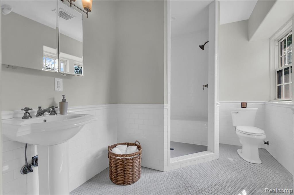 1710 Seminole Street, Detroit, MI 48214 — Photo 30