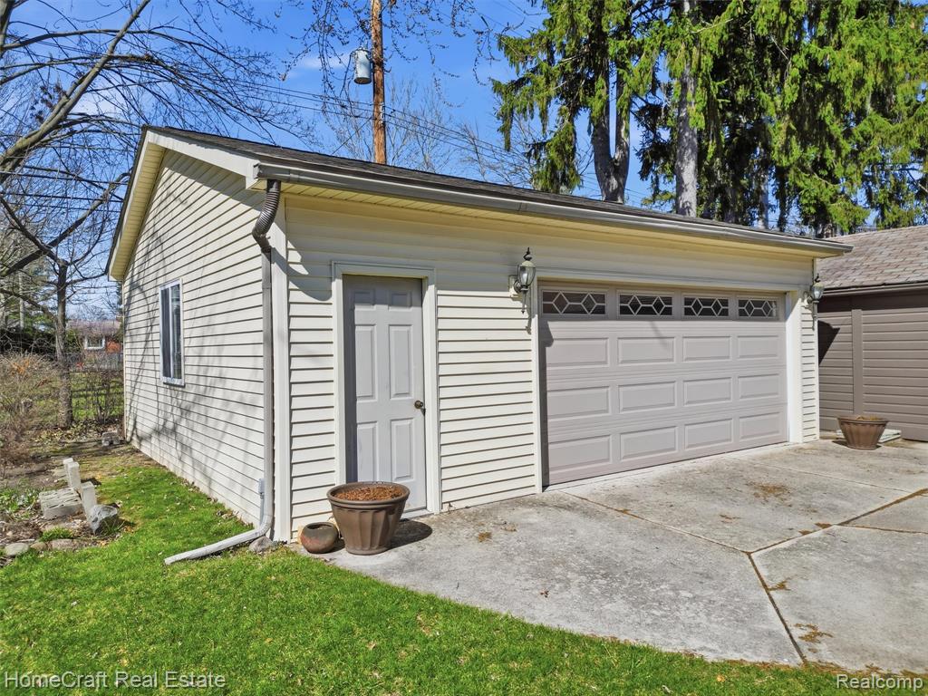 9921 CRANSTON Street, Livonia, MI 48150 — Photo 34