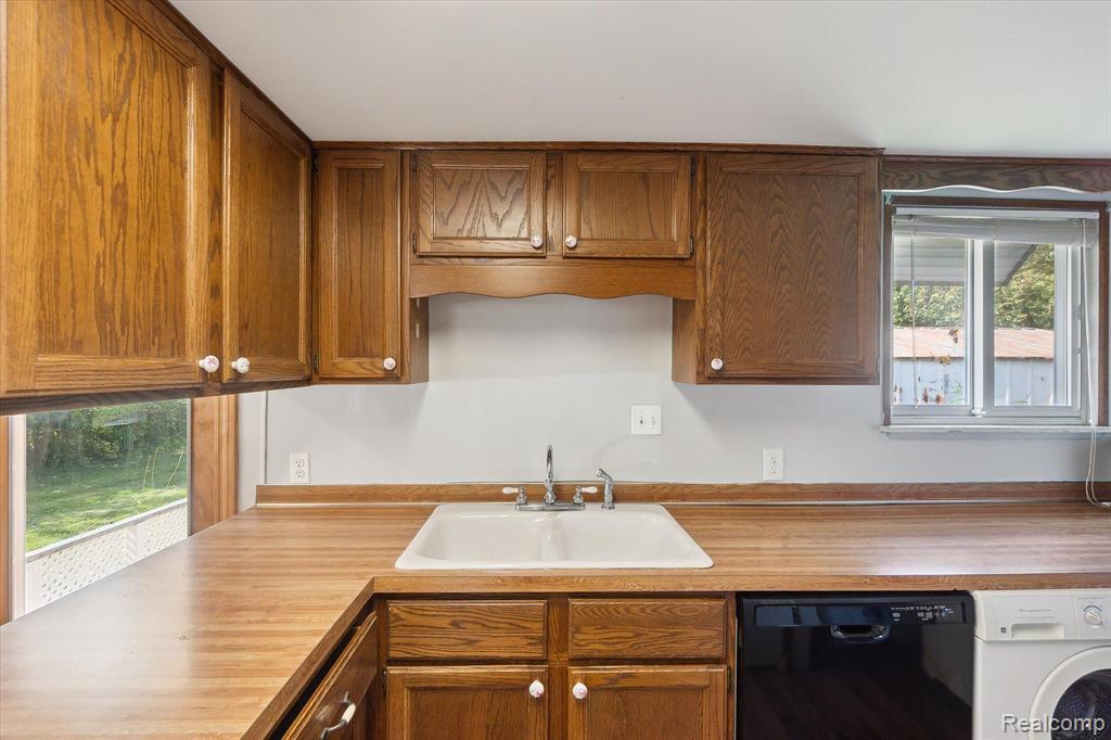 4208 BRISTOLWOOD Drive, Flint, MI 48507 — Photo 16