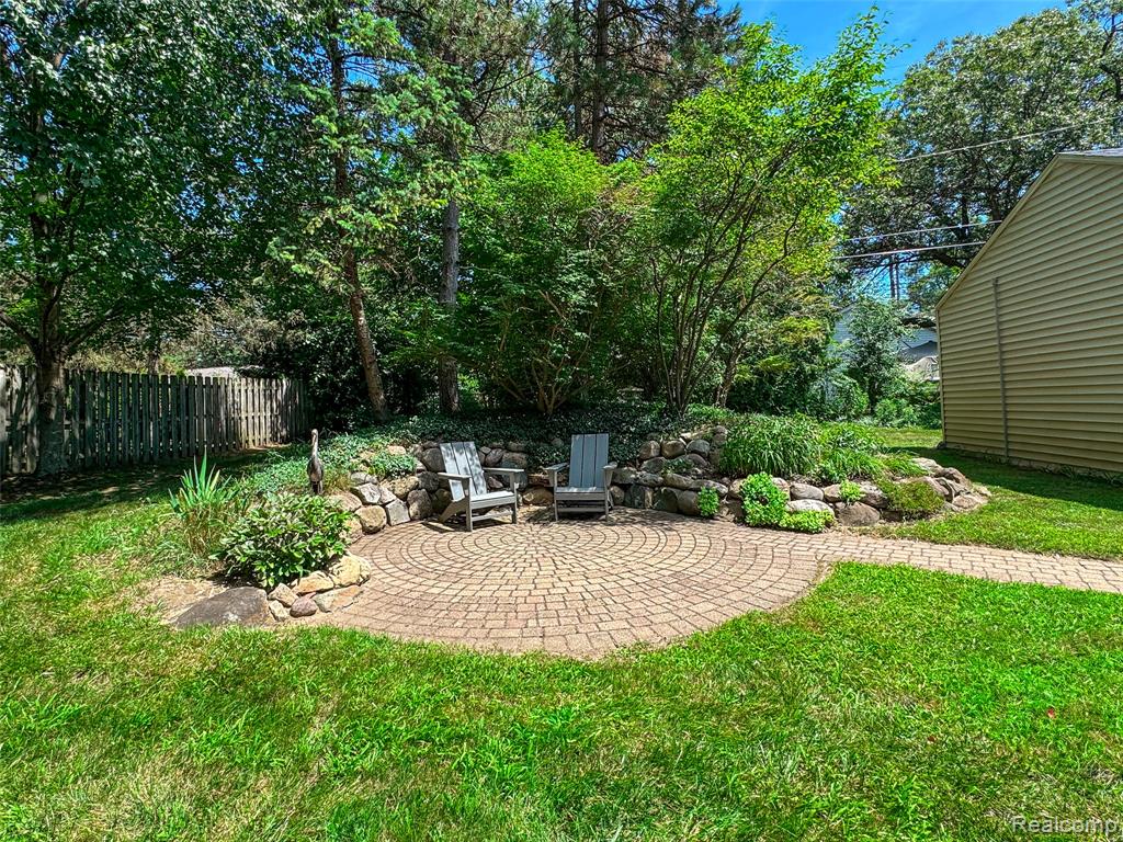 4379 Cedar Avenue, West Bloomfield, MI 48323 — Photo 22