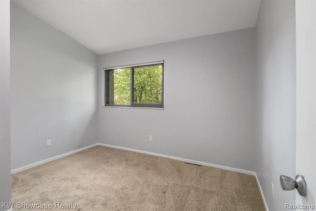 983 ARTDALE, White Lake, MI 48383 — Photo 16