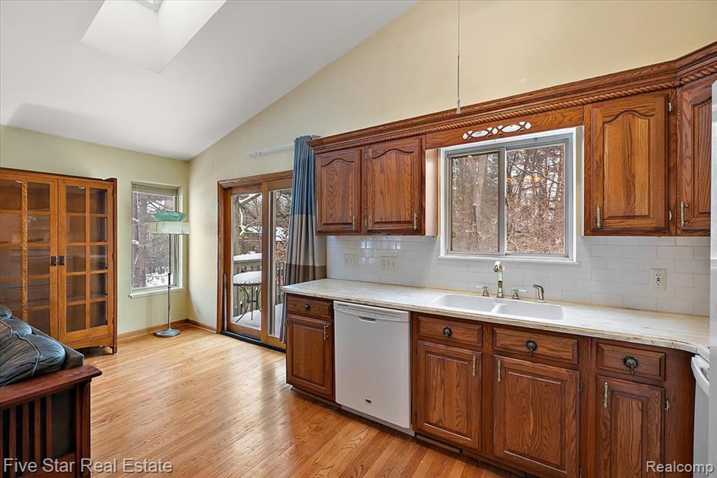 6586 Pontiac Lake Road, 1, Waterford, MI 48327 — Photo 20