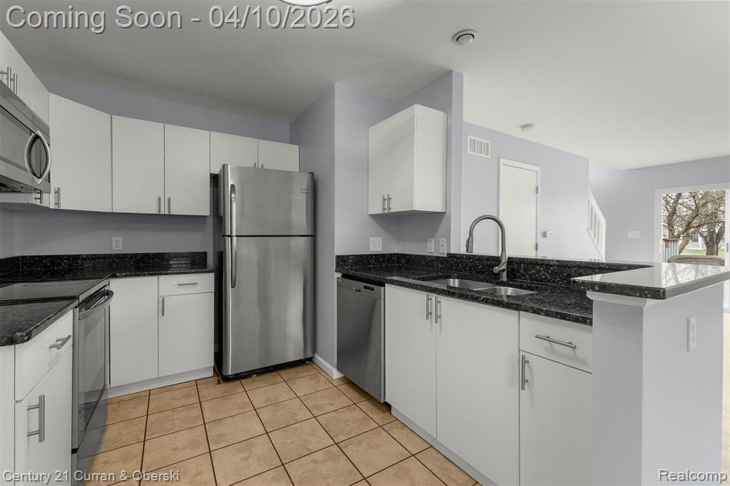 8045 Colonial Lane, Ypsilanti, MI 48198 — Photo 14