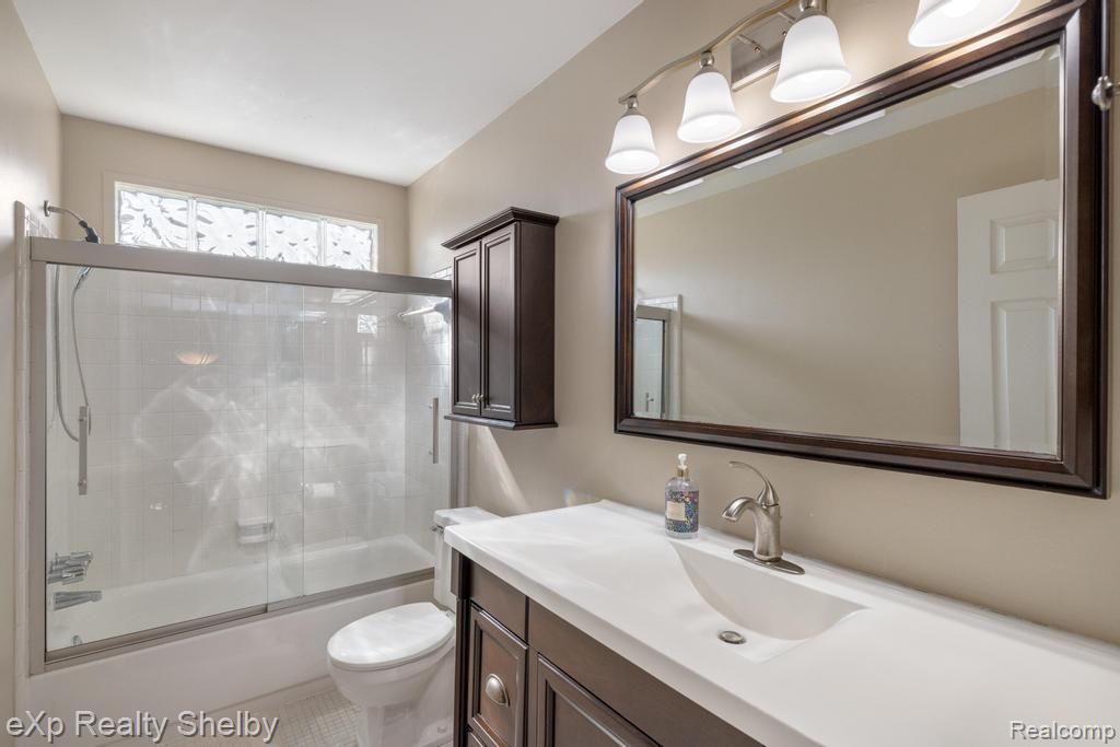 691 BARCLAY Drive, Troy, MI 48085 — Photo 41