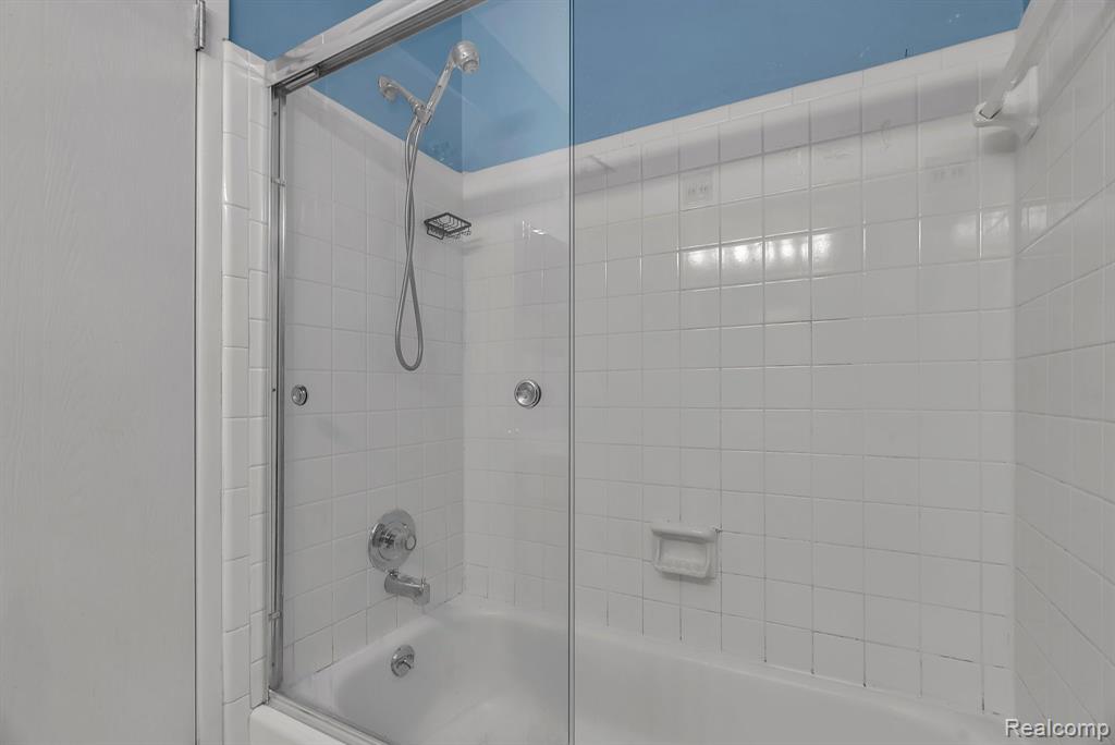 9629 HARBOUR COVE, Ypsilanti, MI 48197 — Photo 25