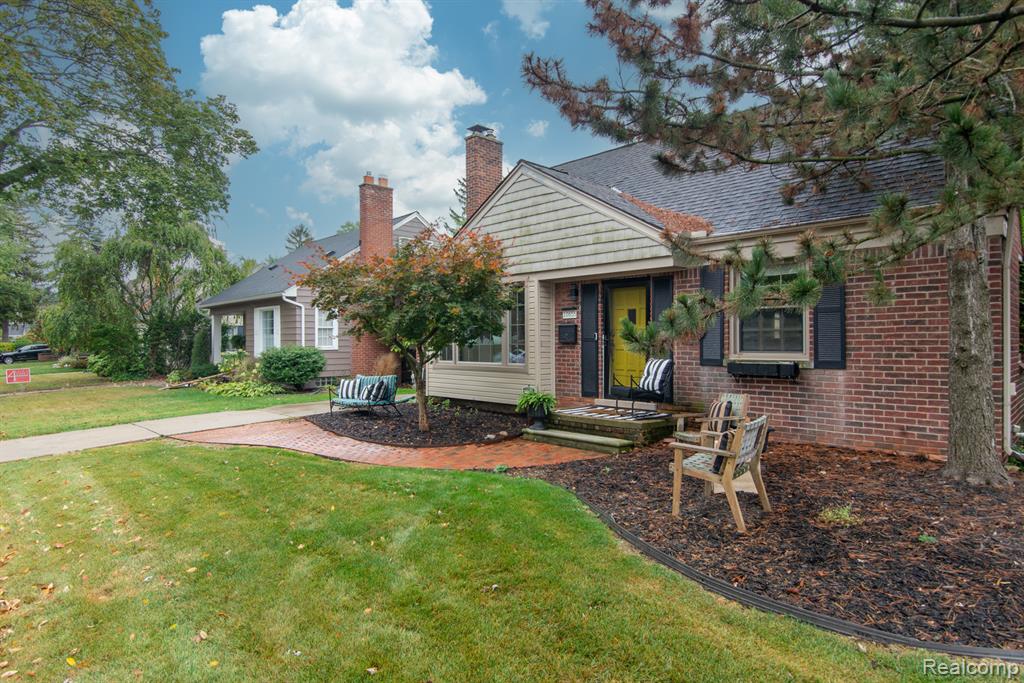 10855 Kingston Avenue, Huntington Woods, MI — Photo 3