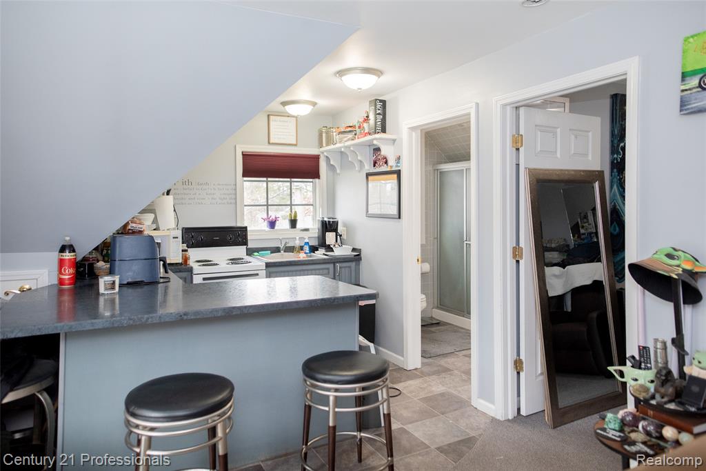 910 W Pine Tree Road W, Lake Orion, MI 48362 — Photo 48