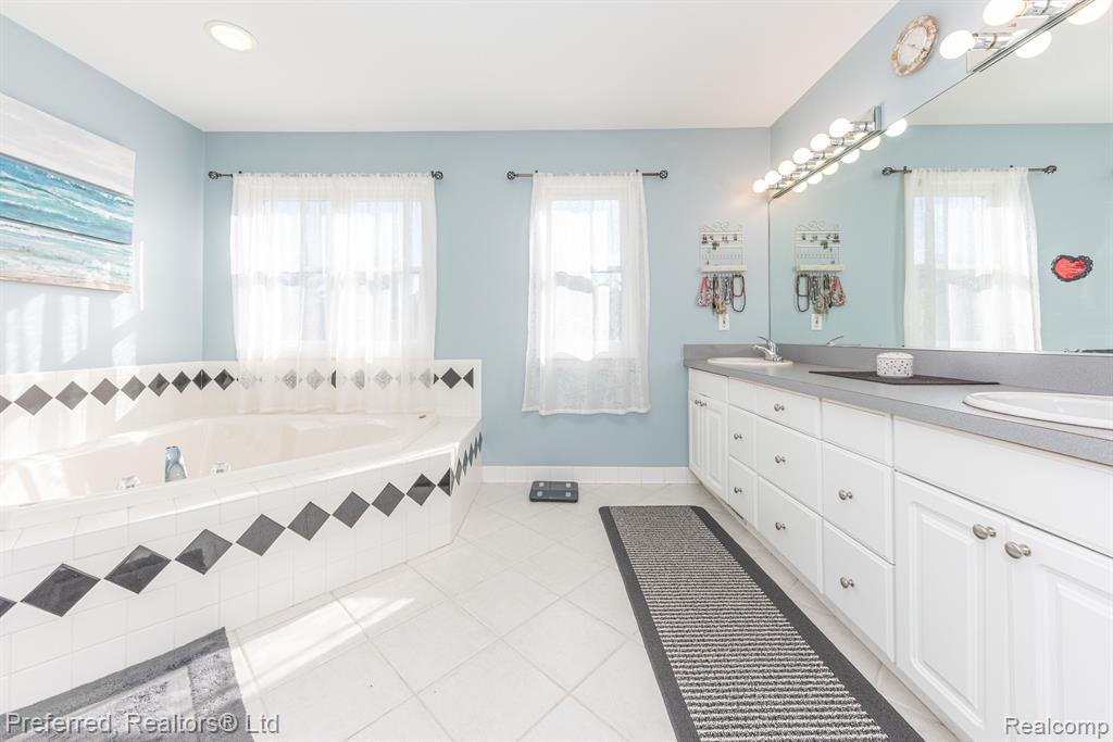 3104 SPRING HOLLOW, Ann Arbor, MI 48105 — Photo 35