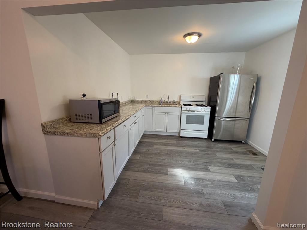 398 N Saginaw Street, Pontiac, MI 48342 — Photo 33