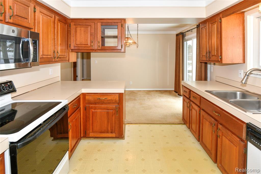 884 Eugene Drive, Oxford, MI 48371 — Photo 17