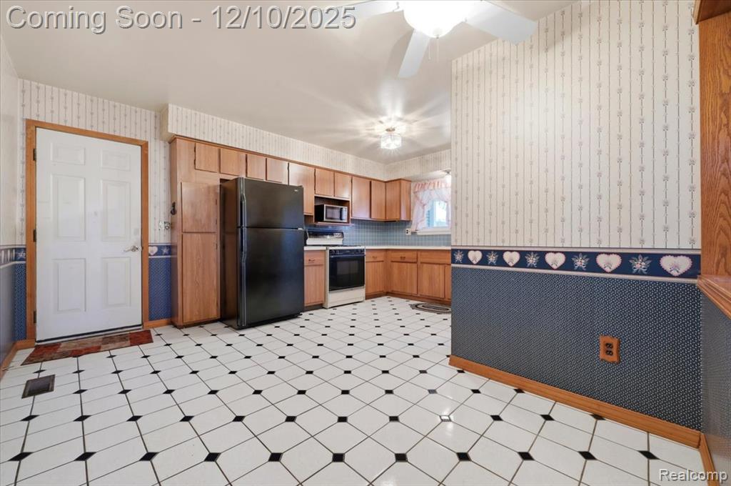 21231 Tiffany Drive, Woodhaven, MI 48183 — Photo 6