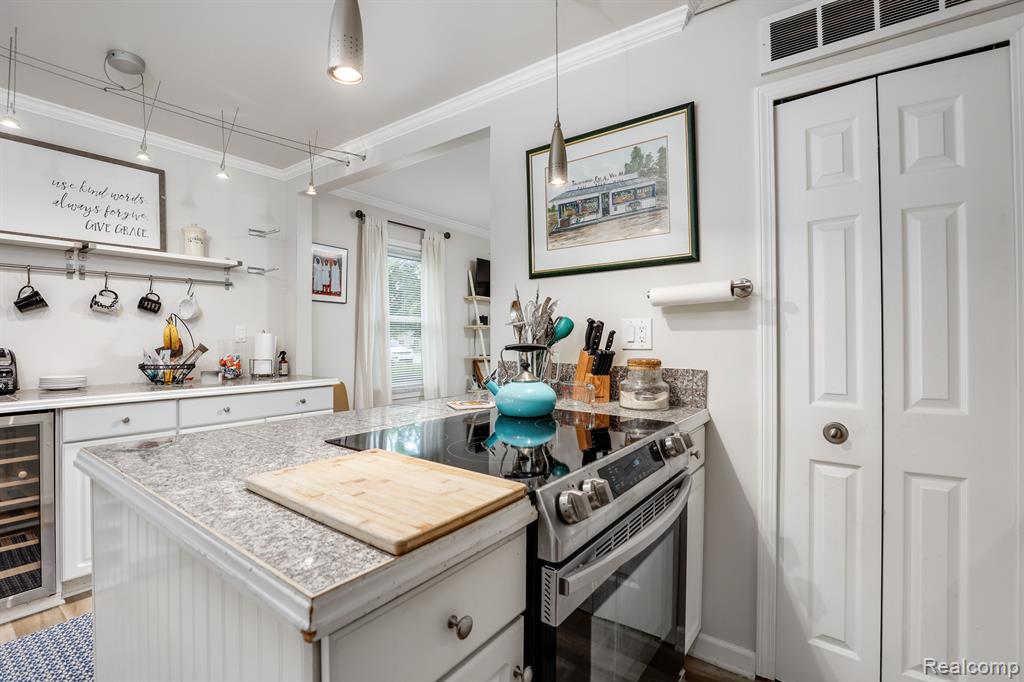 626 E Windemere Avenue, Royal Oak, MI 48073 — Photo 11