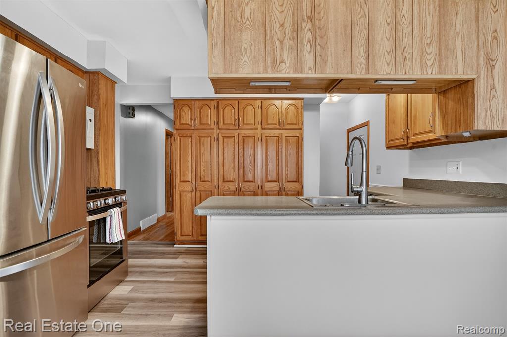 8232 Hillcrest Boulevard, Westland, MI — Photo 8