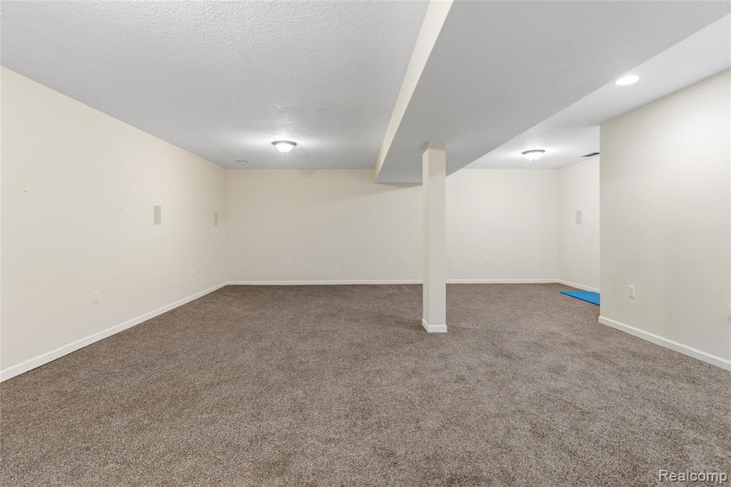 1130 Creekside Court, Burton, MI 48509 — Photo 19