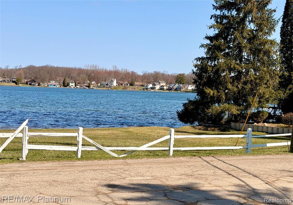 3426 Maple Ridge, Highland, MI 48356 — Photo 17