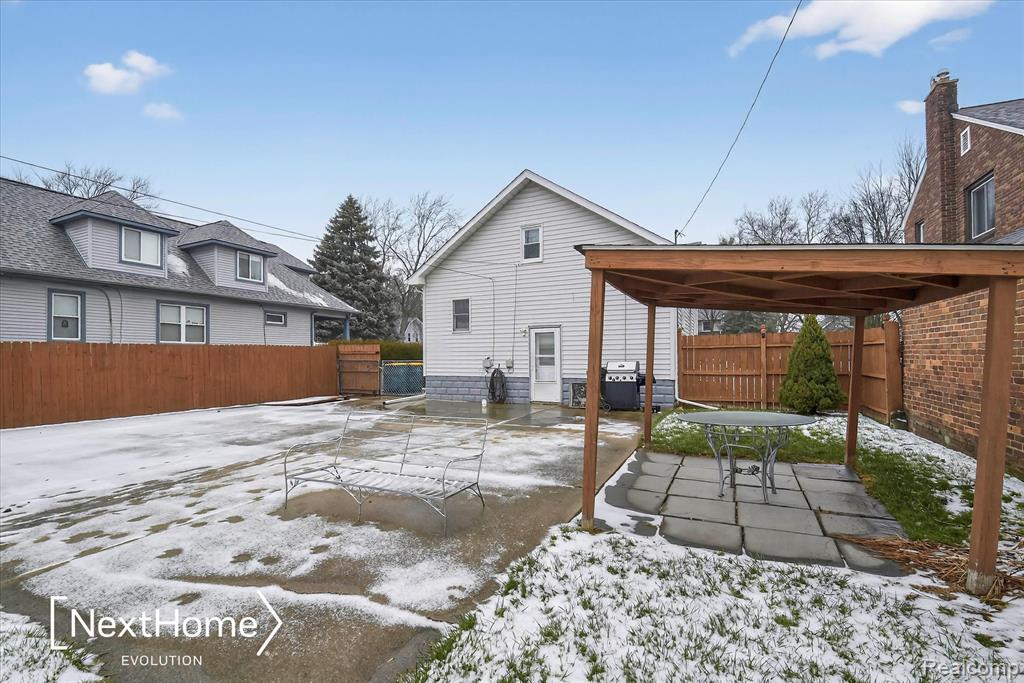 645 Riverbank Street, Wyandotte, MI 48192 — Photo 32