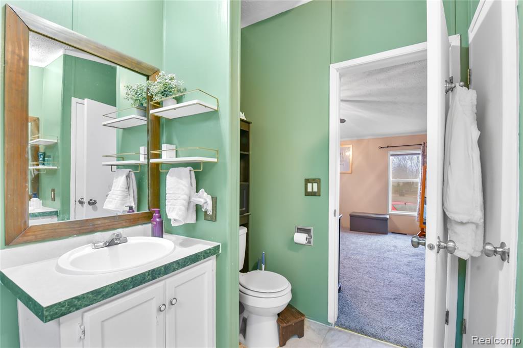 2330 CHARTER OAK Court, Newport, MI 48166 — Photo 35